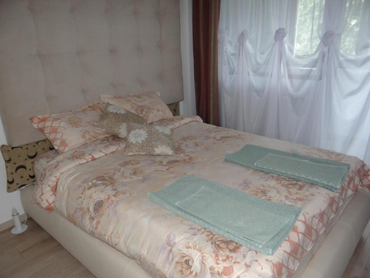 Apartament De Lux White&Red Сучава Экстерьер фото
